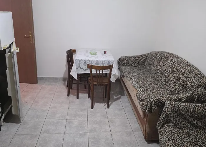 Center Apartment *